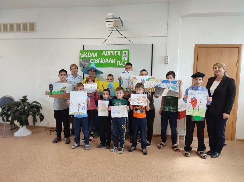 Познавательные игры по ПДД провели Госавтоинспекторы в социальном приюте Дальнереченска Приморского края