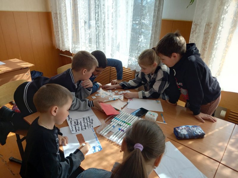 В Дальнереченске Приморского края сотрудники Госавтоинспекции провели для школьников тематическую квест-игру